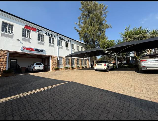 590M² WAREHOUSE TO LET IN SPARTAN